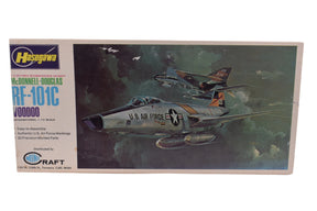 Model kit box art showing a U.S. Air Force RF-101C Voodoo jet aircraft for Hasegawa JS-037