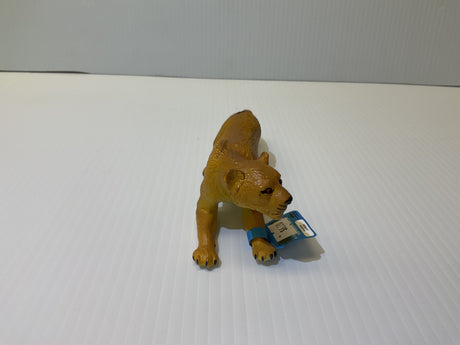 Lioness figurine standing next to a small blue and white box for Mamejo MAJ55053