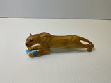 Small, brown figurine of a crouching lioness for Mamejo MAJ55053