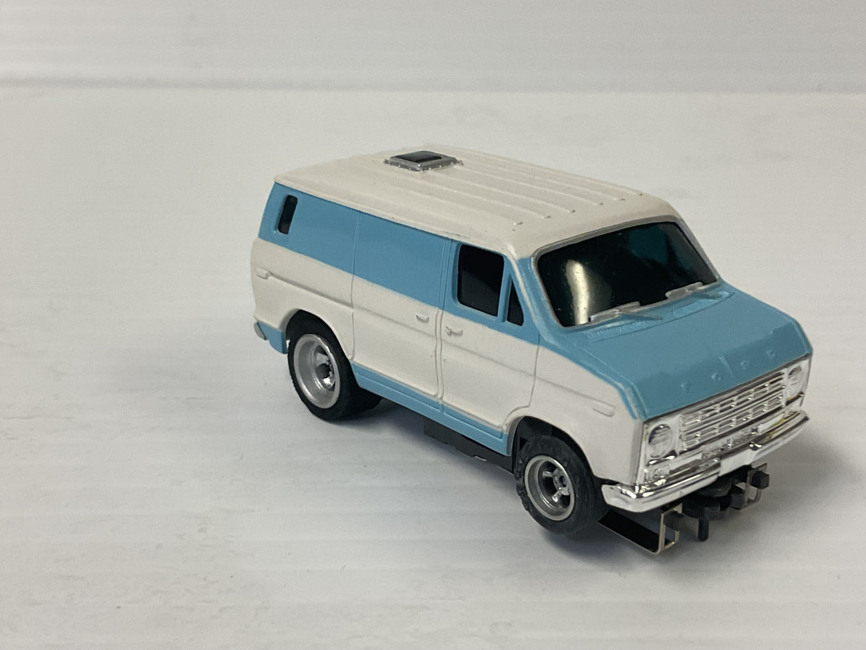 Aurora AFX magnatraction custom van Blue/White special chassis | 1942 | Aurora - AFX