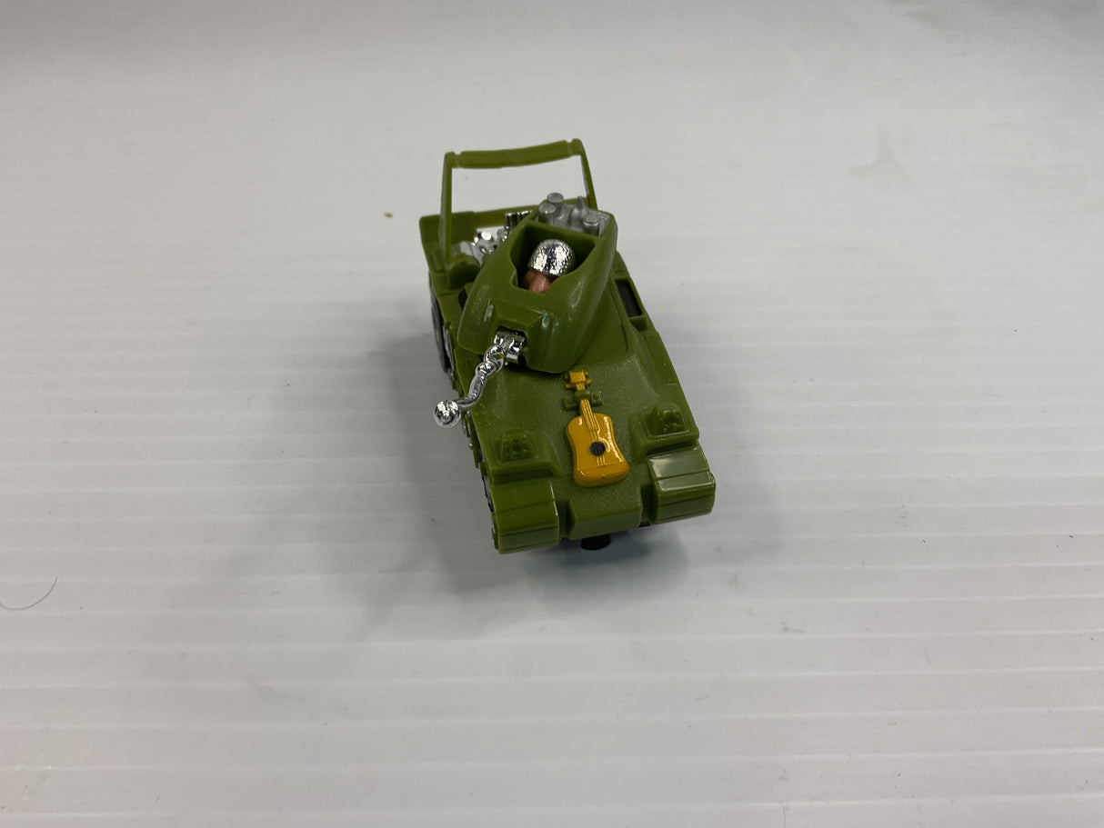 Aurora AFX non-magnatraction Peace Tank Olive Drab/Yellow | 1782 | Aurora - AFX