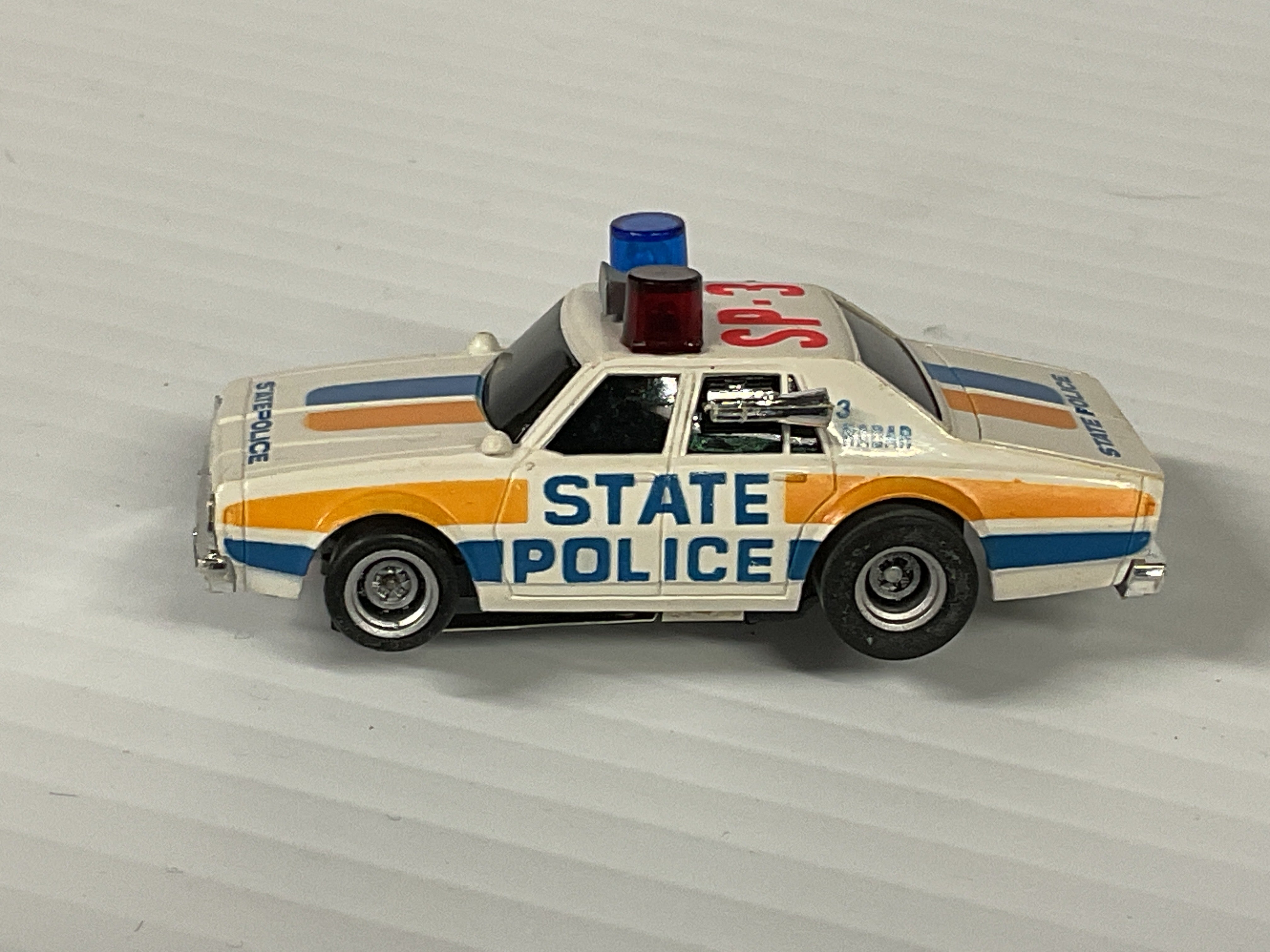 AFX Magnatraction Lighted State Police Car w/m/b | 1050 | Aurora