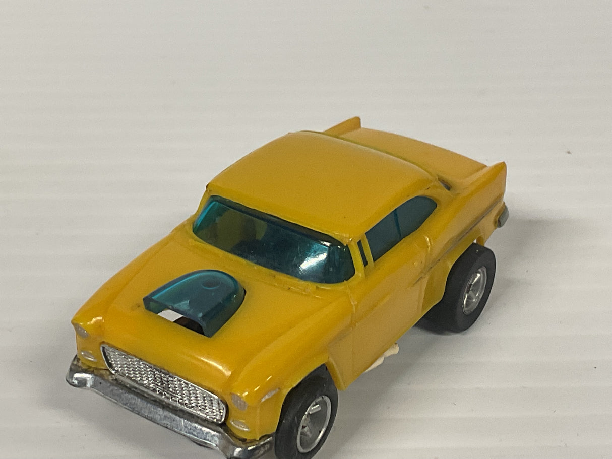 Aurora AFX non-magnatraction 1955 Bel Air Yellow White pipes   | 1777 | Aurora - AFX