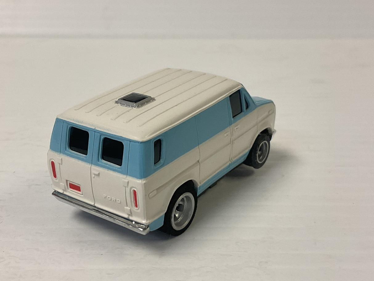 Aurora AFX magnatraction custom van Blue/White special chassis | 1942 | Aurora - AFX