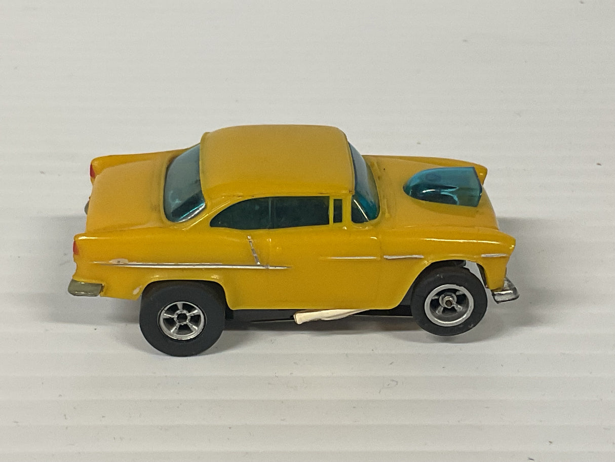 Aurora AFX non-magnatraction 1955 Bel Air Yellow White pipes   | 1777 | Aurora - AFX