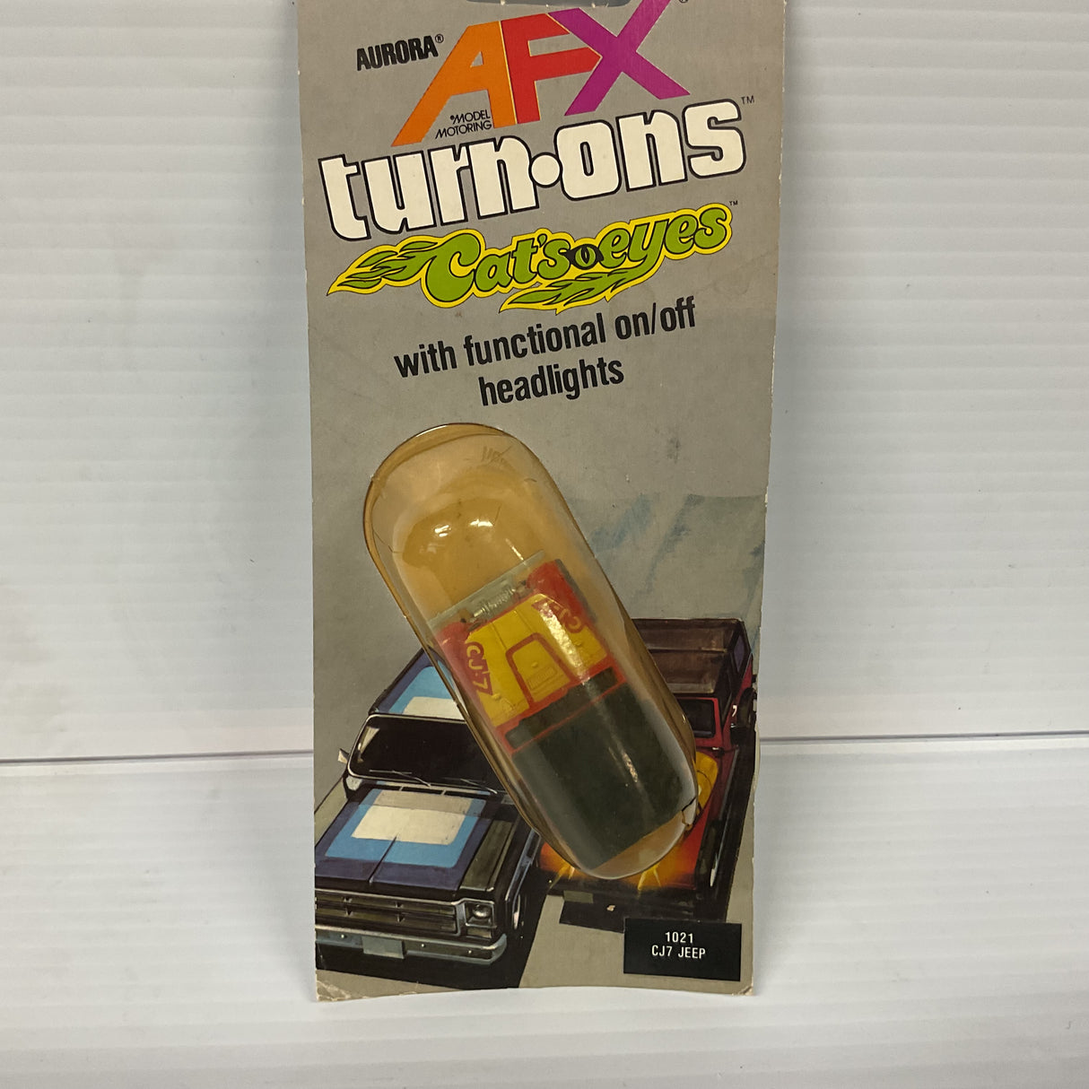 Aurora AFX magnatraction Turn-ons Cj7 Jeep  W/headlight | 1021 | Aurora - AFX