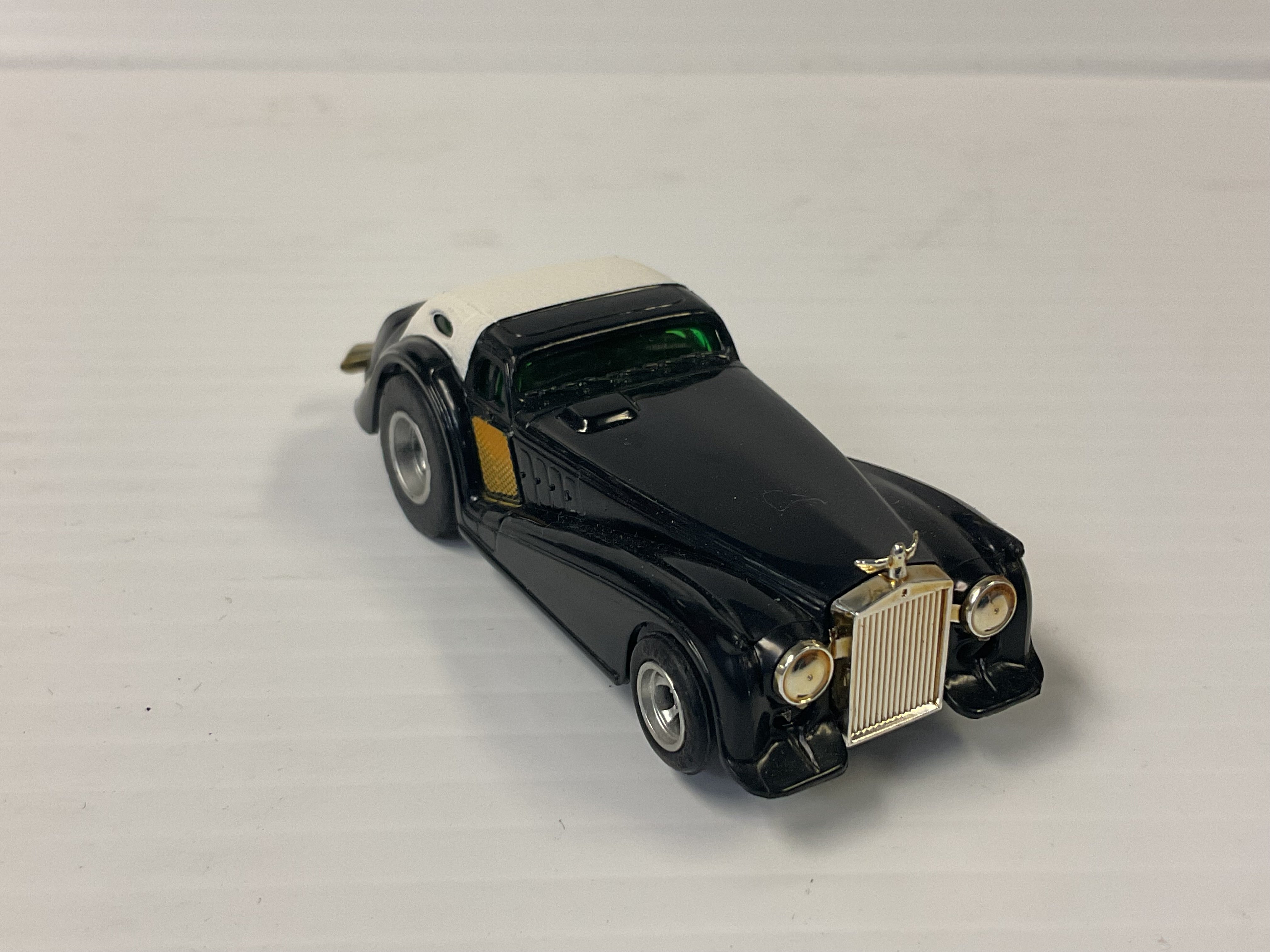 Aurora AFX magnatraction Roarin Rolls “ golden ghost “ black white