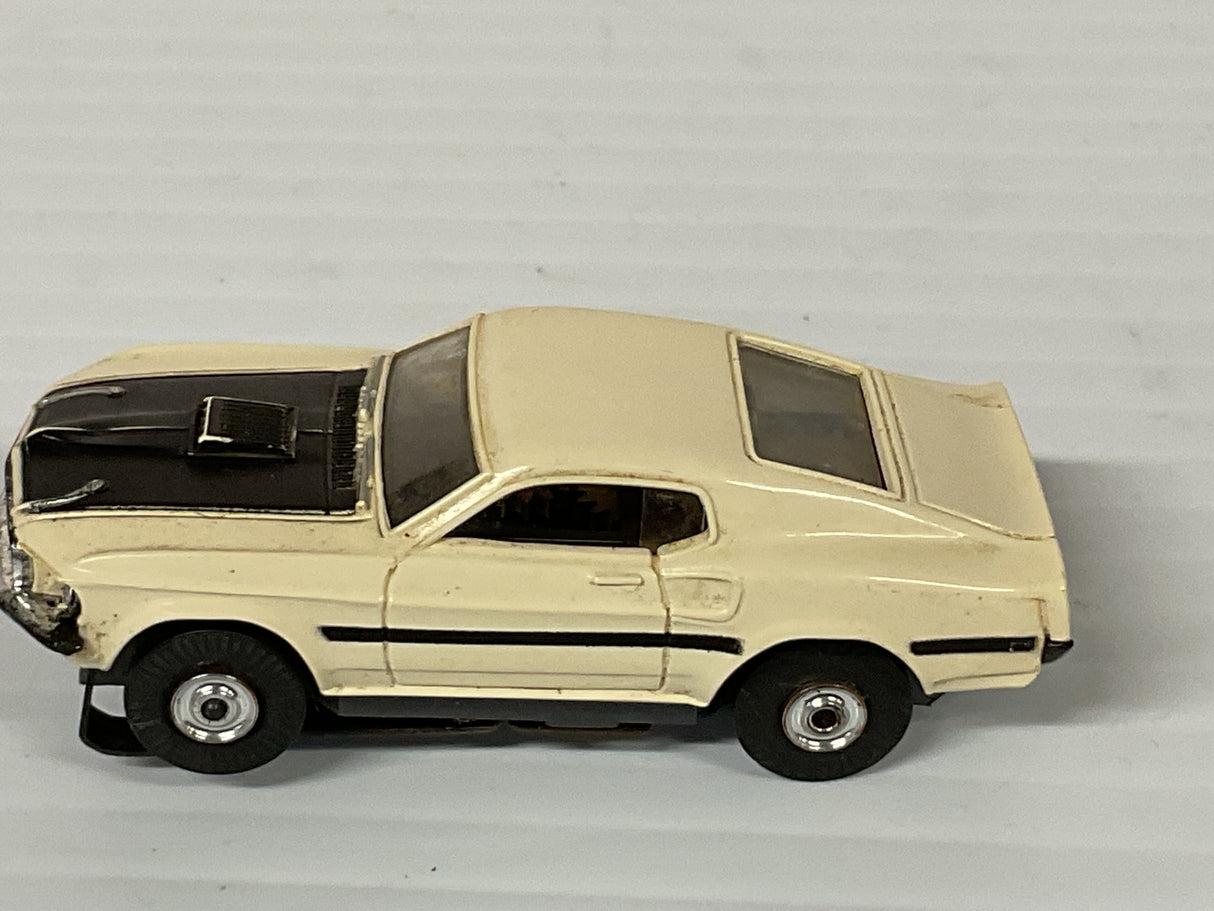 Aurora AFX -Thunder-jet  Mach 1 Mustang White/Black | 1415 | Aurora - AFX- Model Motoring