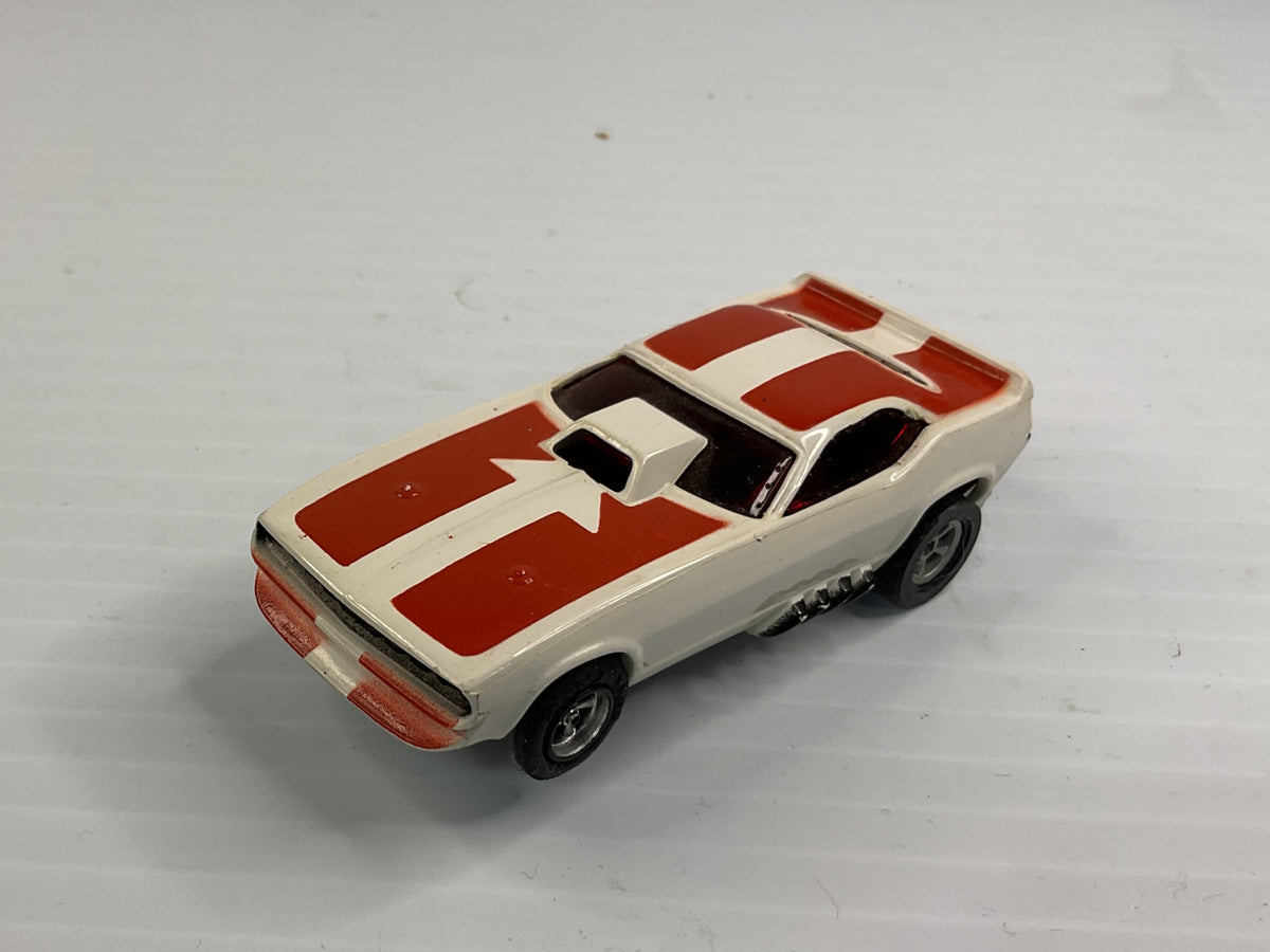 Aurora AFX non-magnatraction Plymouth "Cuda" Funny Car White/Red | 1758 | Aurora - AFX