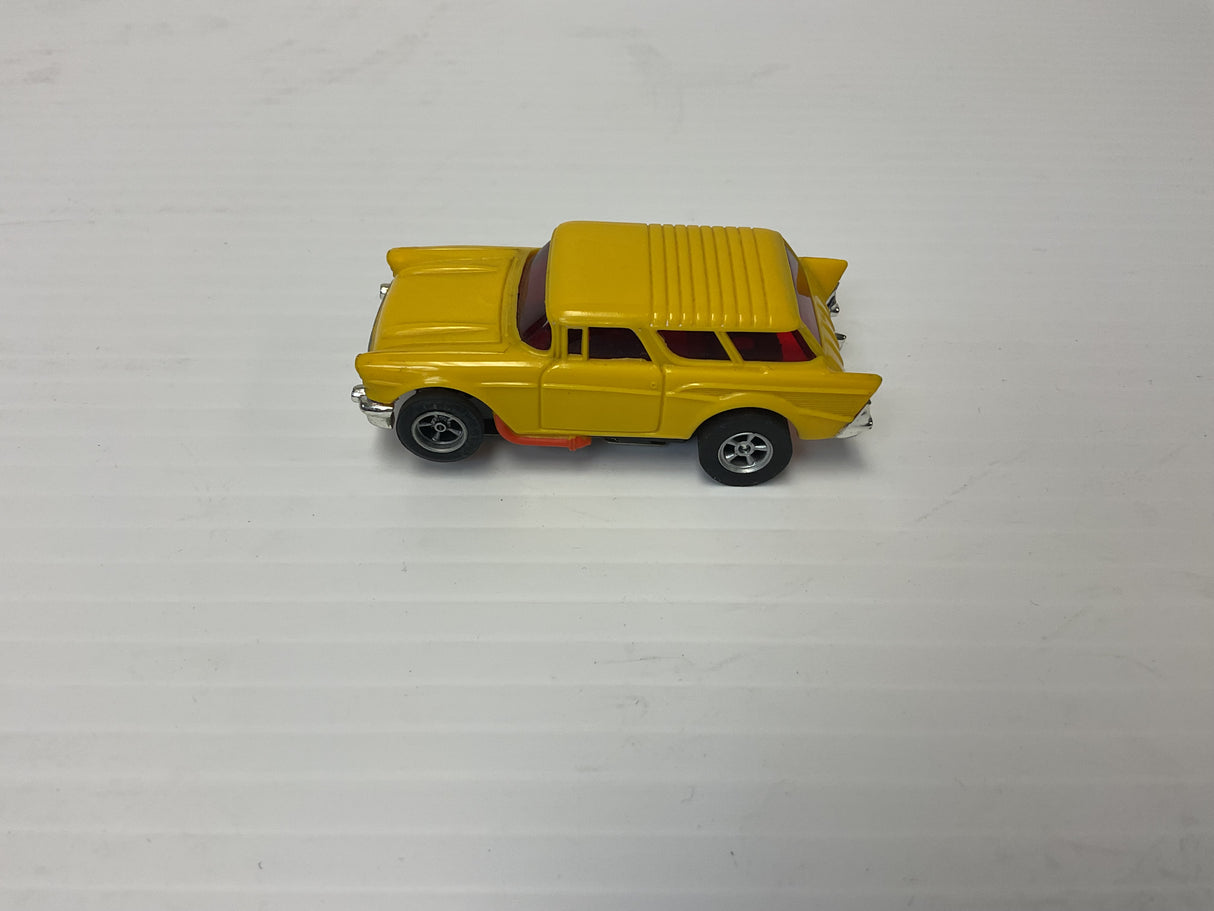 Aurora AFX non-magnatraction 1957 Chevy nomad yellow orange pipes, | 1903 | Aurora - AFX