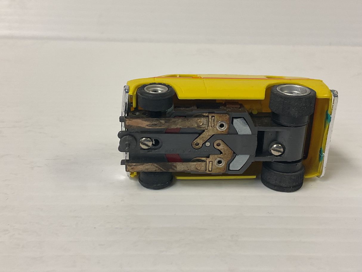 Aurora AFX magnatraction custom van yellow with orange stripe special chassis | 1922 | Aurora - AFX