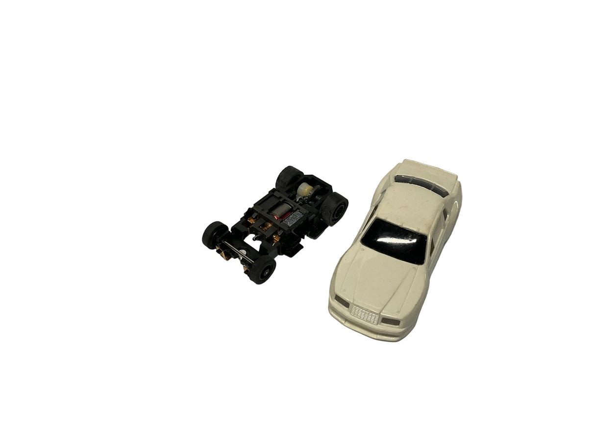 Ford Thunderbird  440x2 White Body | B6922W | Tyco
