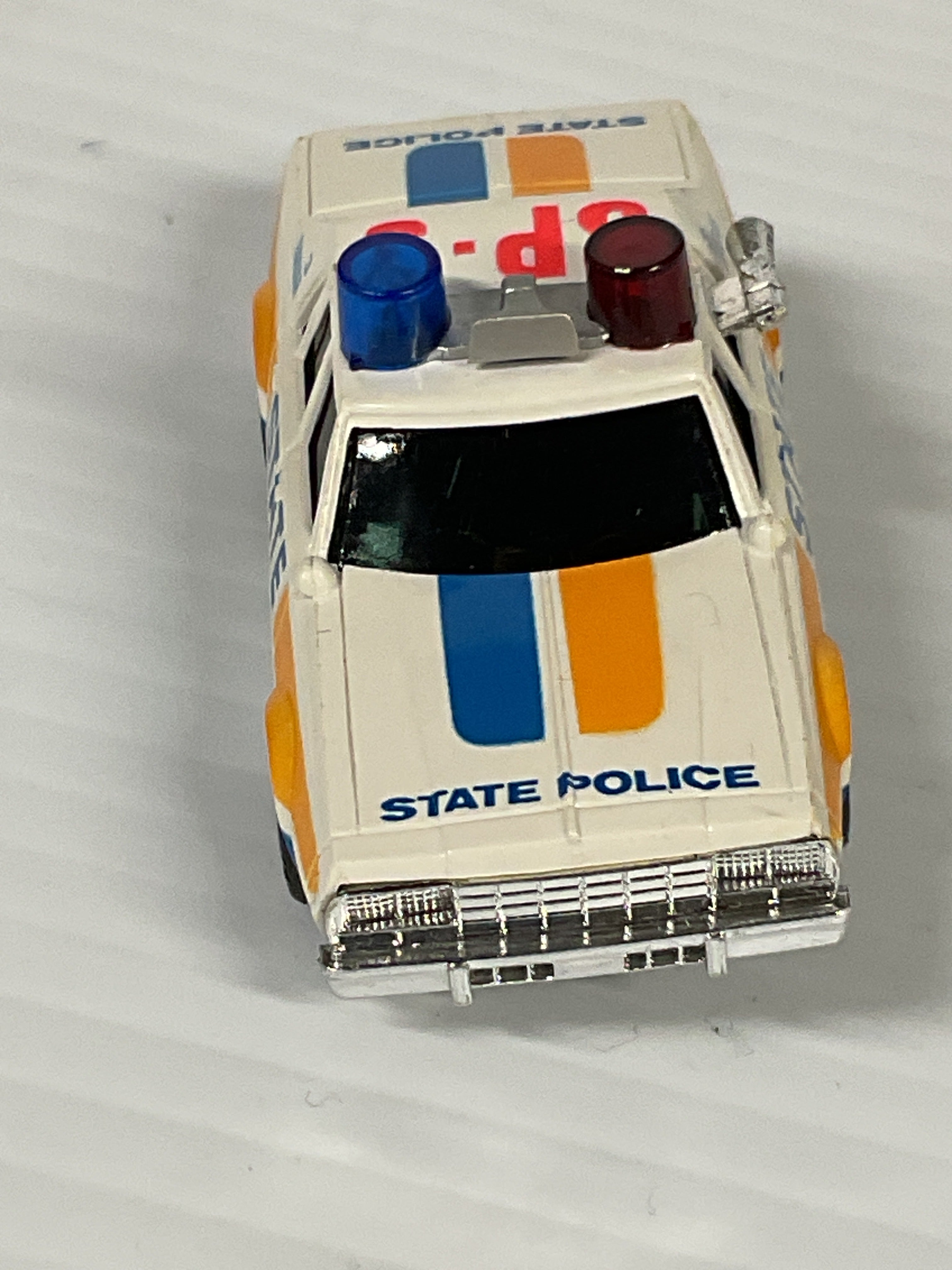 AFX Magnatraction Lighted State Police Car w/m/b | 1050 | Aurora