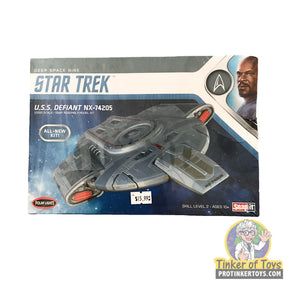 Star Trek U.S.S. Defiant model kit box art for Polar Lights POL952