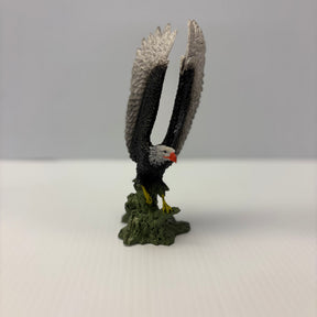 Sculpture of a bald eagle perched on green base for Mamejo MAJ52014