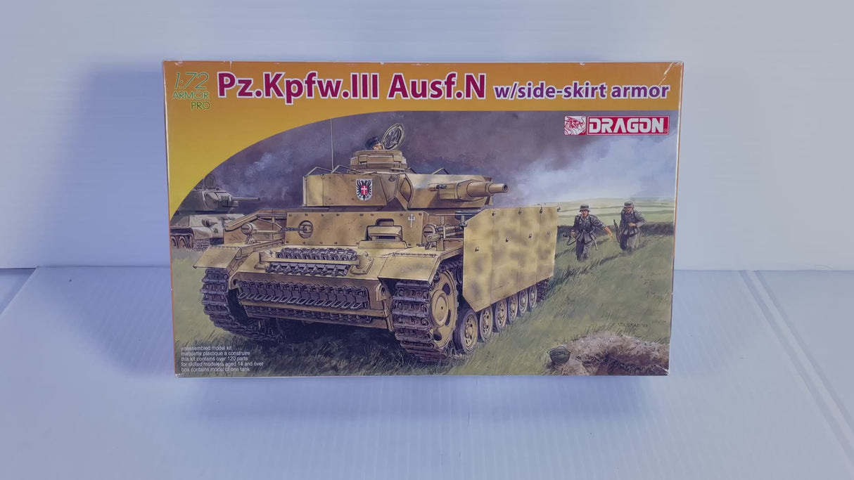Pz.Kpfw.III Ausf.N w/side-skirt armor 1:72 | 7407 | Dragon
