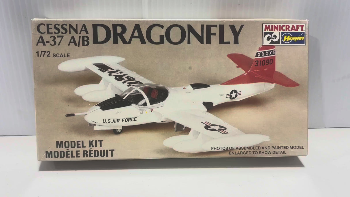 A-37 A/B Dragonfly 1:72 | 1036 | Dragon
