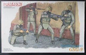 Five figures in tactical gear armed with rifles, posed in an urban setting for Dragon 6505