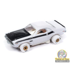 White and black slot car, side view for Auto World SC406