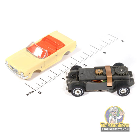 1965 Ford Mustang Cream 3B | SC431 | Auto World - chassis and scale