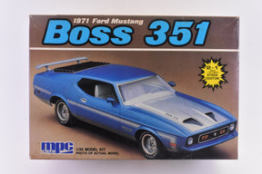 Blue 1971 Ford Mustang Boss 351 model kit box art for MPC 6249