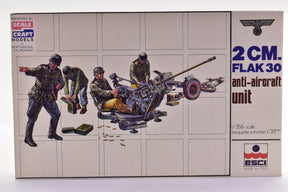Model kit box art showing soldiers operating a 2 cm Flak 30 anti-aircraft unit for ESCI 5013