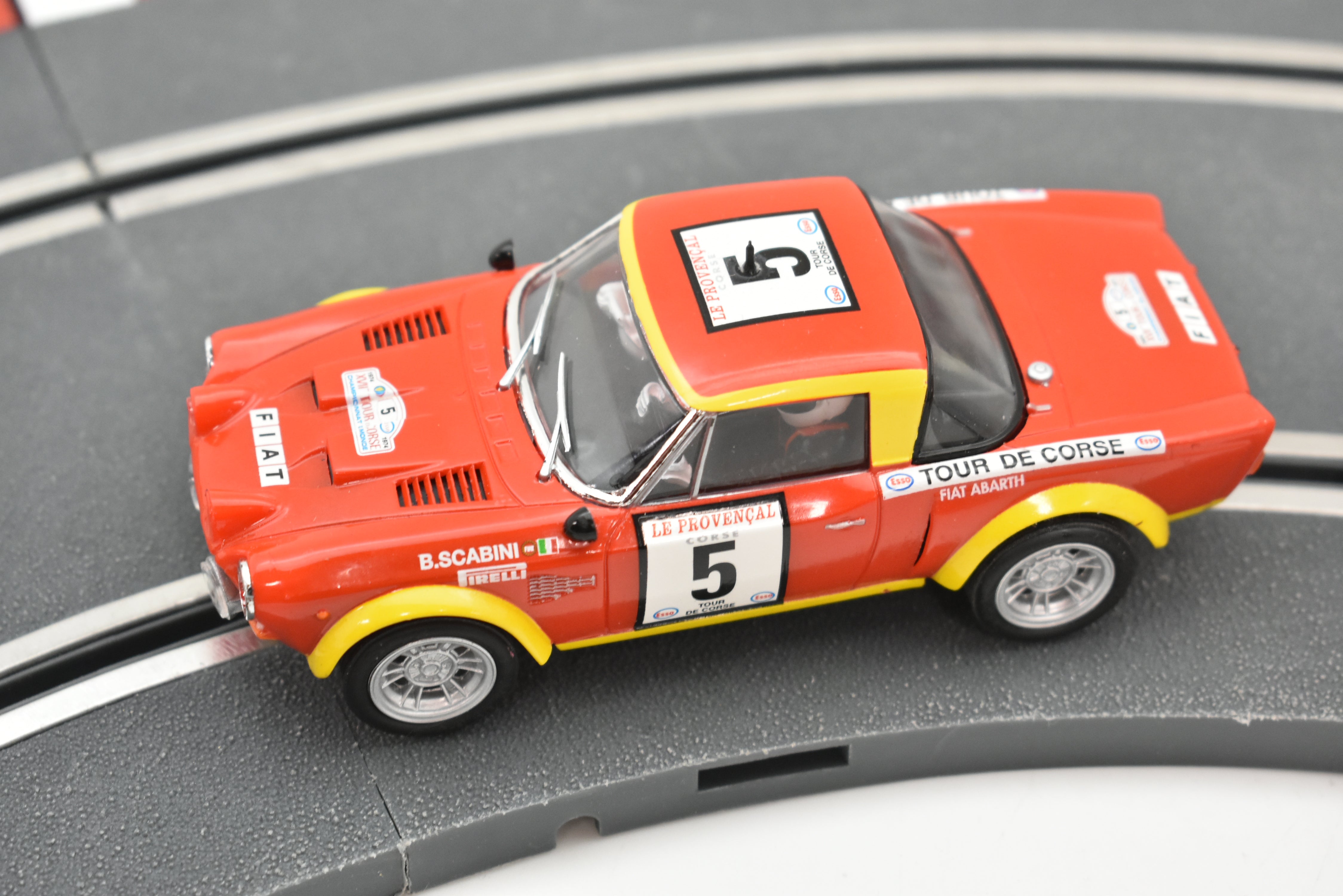 A10220X3U0 SCX 1/32 SLOT CAR FIAT 124 ABARTH SPIDER 