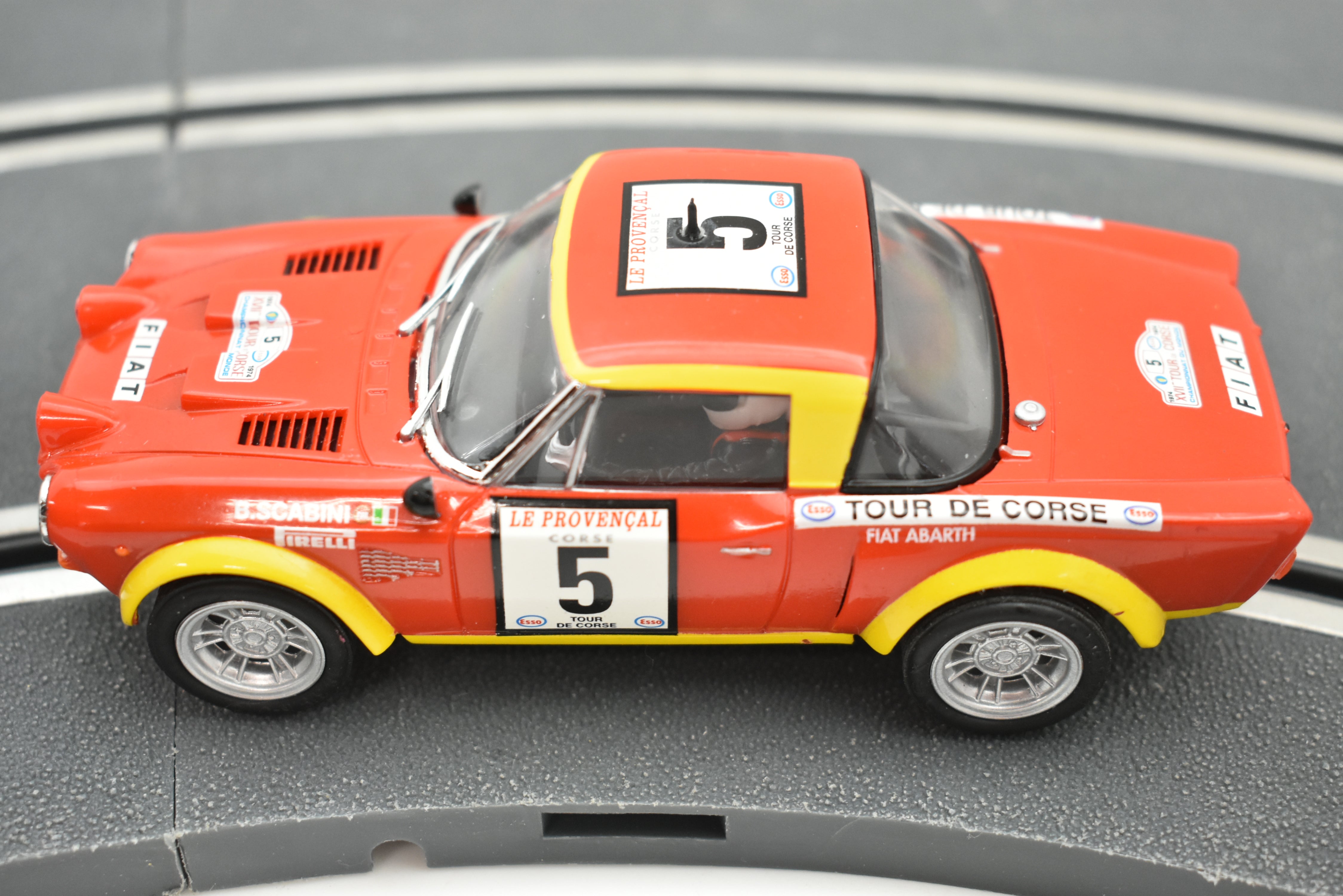 A10220X3U0 SCX 1/32 SLOT CAR FIAT 124 ABARTH SPIDER 