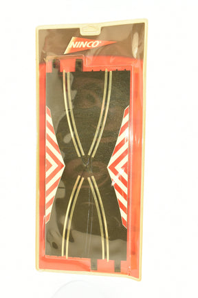 Tramo Cambio Pista "Crossover" track piece, featuring diagonal stripes for Ninco 10111