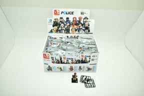 Police minifigures and building pieces for action scenes for Sluban M38-B0583