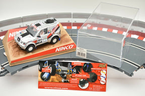 White SUV race car and track set with accessories for Ninco 50314