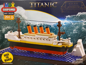 Built model of the Titanic ship with masts and smokestacks for Oxford OXF38226
