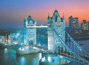 Illuminated Tower Bridge at dusk, spanning the London river for Tomax TOM50-039