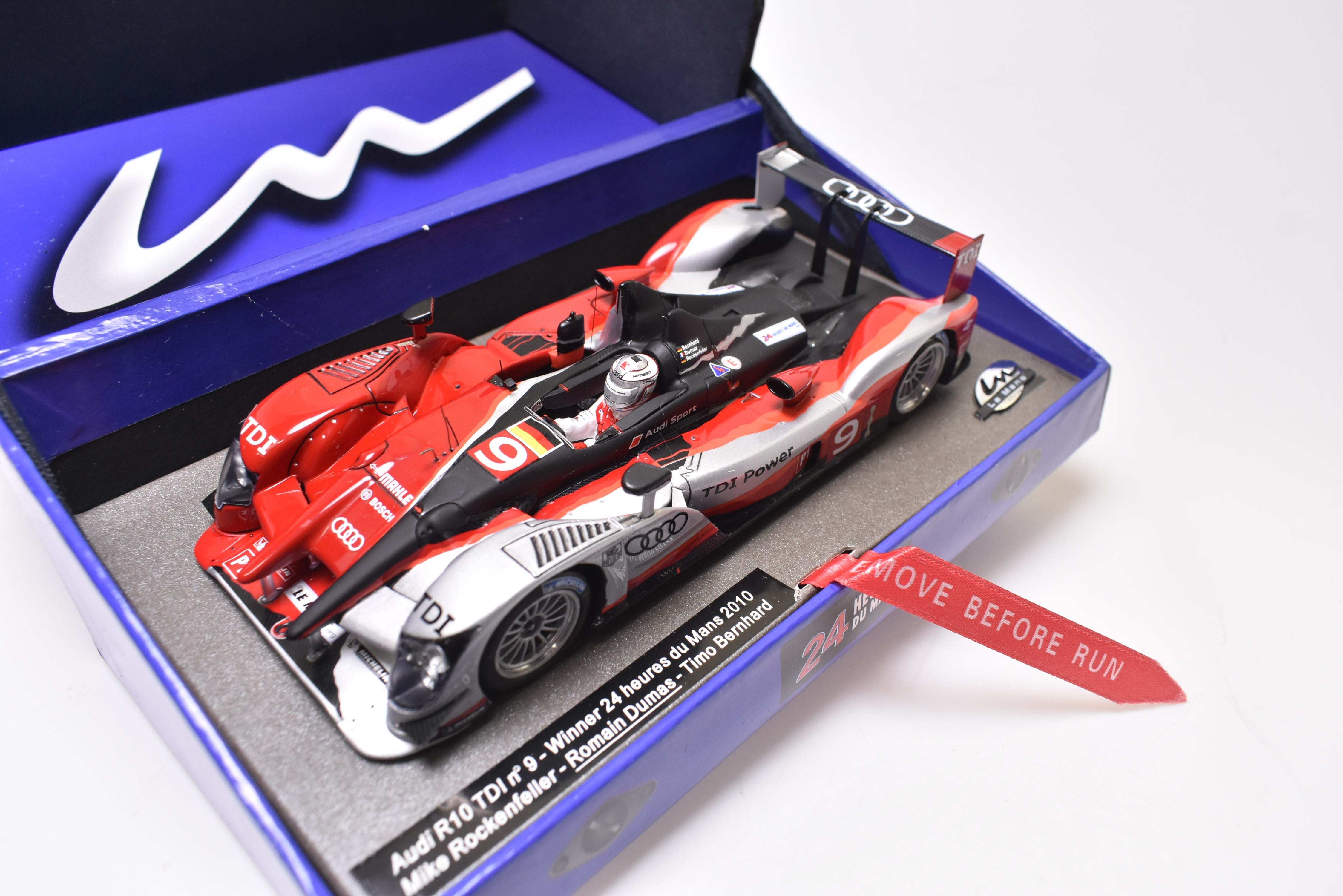 Audi R10 TDI Le Mans 2010 Winner 1/32 Slot Car | 132050/9M | LE