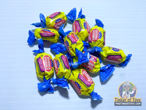 Assortment of yellow and blue wrapped bubble gum pieces for Concord 360, front view