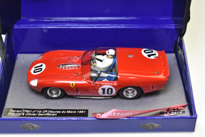 Red slot car replica of 1961 Le Mans winner, featuring two figures for LE MANS miniatures 132067M