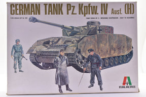 Model kit box art: German Tank Pz.Kpfw. IV Ausf. (H) with three soldiers for Italaerei Models 218