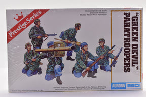 Box art showing assembled figures of paratroopers with weapons for ESCI 6304