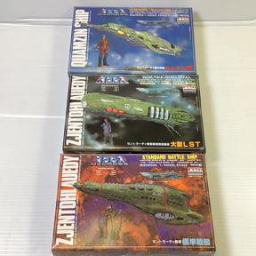 Model kit boxes showing various sci-fi mecha and spacecraft designs for Arii AR-33(123)-300