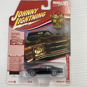 Die-cast model car set featuring 1971 muscle cars for Johnny Lightning JLMC026