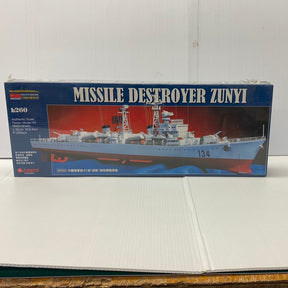 Model kit box art for Chinese Missile Destroyer "ZUNYI," 1:260 scale for Zhengdefu DF033