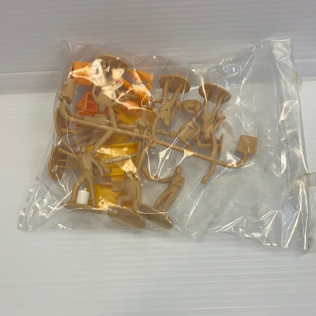 Scalextric Spectators 12 Figures W/ track accessories  (Unpainted) 1/32 Scale | CC706 | HORNBY-ProTinkerToys.com-[variant_title]-ProTinkerToys