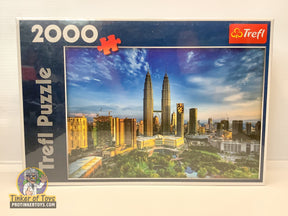 Puzzle featuring the Petronas Twin Towers against a bright blue sky for Trefl TRF27075