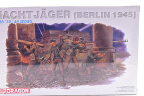 German soldiers in a diorama scene from Berlin, 1945 for Dragon Model 6089