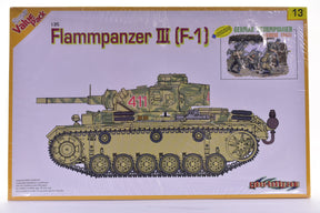 Model kit box art: Flammpanzer III (F-1) tank model with bonus action figures for Dragon Model Kits 9113
