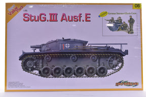 Model kit box art: Stug.III Ausf.E tank with bonus crew figures for Dragon Model Kits 9101
