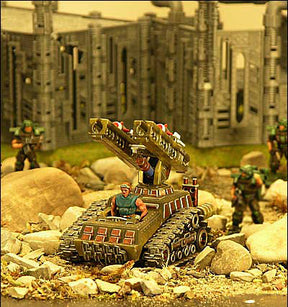 Miniature robot tank with figures, set against a backdrop of stone buildings for Robogear 6003